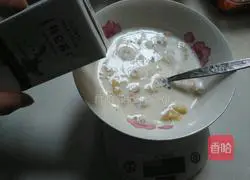 Illustration of how to make banana muffins 2