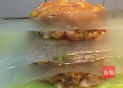 Illustration of how to make hamburger patties 9