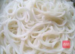 Illustration of how to make snail noodles 4