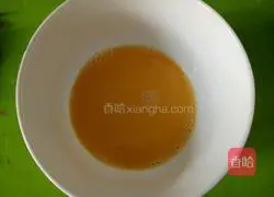 Illustration of how to make green bean sprouts and egg fried rice 4