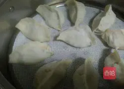 Illustration of how to make hot noodle dumplings 14