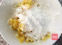 Illustration of how to make potato smiley face cake 1