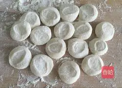 Illustration of how to make goldfish dumplings 7