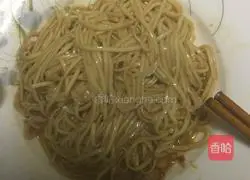 Illustration of how to make shrimp noodles 3