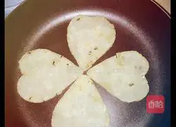 Illustration of how to make green onion and potato pancakes 8