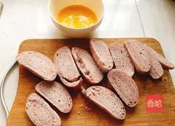 Illustration of how to make golden steamed bun slices 3