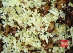 Illustration of how to make big meat buns 3