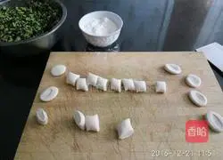 Illustration of how to make leek and egg dumplings 4