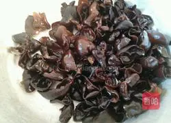 Illustration of making dough pie 1