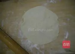 Illustration of how to make dough meat pie 9