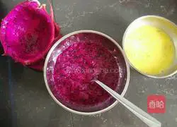Illustration of how to make dragon fruit egg pancake 5