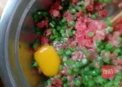 Illustration of how to make vat beans and minced meat pie 4