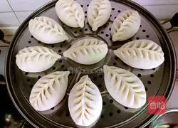 Illustration of how to make mutton and radish stuffed buns 16