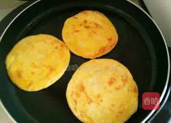 Illustration of how to make crispy home-style pancakes 11
