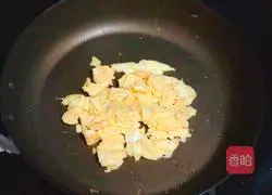 Illustration of how to make egg fried rice 2