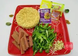 Laotan Sauerkraut and Ham Fried Noodles Recipe Illustration 1