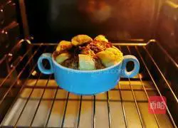 Illustration of how to make coffee banana steamed buns and baked eggs 11