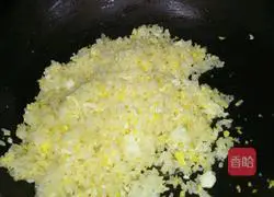 Illustration of how to make butter and egg fried rice 5