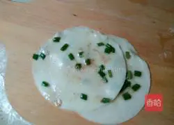 Make the dumpling wrapper into thousand layers Illustration of how to make cakes 4