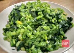 Illustration of how to make spinach, shrimp, and egg dumpling fillings 3