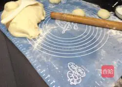 Illustration of how to make broccoli and pork buns 8