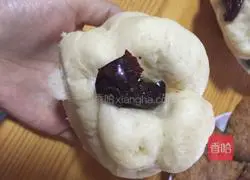 Illustration of how to make steamed buns with meat floss 9