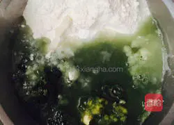 Glutinous rice and red bean paste Sunflower cake recipe 3