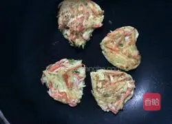 Illustration of how to make carrot and potato cakes 7