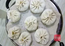 Illustration of how to make pork and kohlrabi buns 8