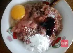 Illustration of how to make leek dumpling filling 5