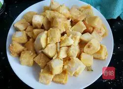 Illustration of how to make fried steamed buns with salt and pepper 4