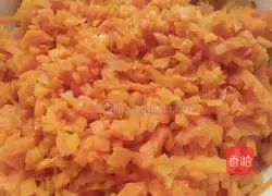 Illustration of how to make pork and carrot dumplings 2