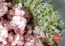 Illustration of how to make sauerkraut and meat dumplings 4