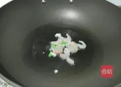 Illustration of how to make fried rice with peas and shrimps 5