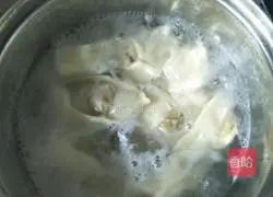 Illustration of how to make chicken stuffed wontons 7