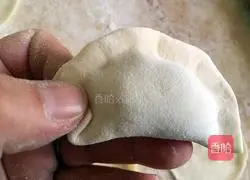 Illustration of how to make lace dumplings (pork and leek stuffing) 9