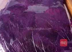 Illustration of how to make two-color flowering steamed buns 1