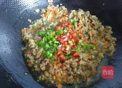 Illustration of how to make fried rice with minced meat and vegetables 5