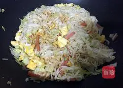 Illustration of how to make fried egg noodles 10