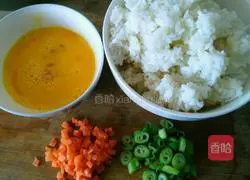 Illustration of how to make soy sauce fried rice 1