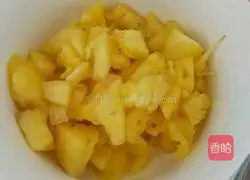 Pineapple Illustration of how to make fried rice 2