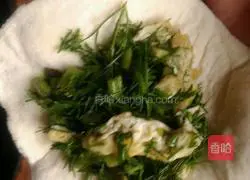 Illustration of how to make egg and fennel buns 7