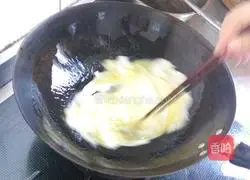 Illustration of how to make cabbage and egg fried rice 2