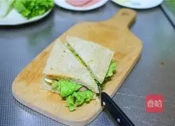 Illustration of how to make ham sandwich 12