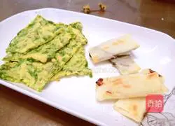 Illustration of how to make celery leaf egg pancake 5