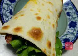 Illustration of how to make crispy egg-filled pancakes 15