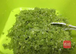 Illustration of how to make celery dumplings 1