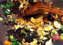 Illustration of how to make fried rice with bean sprouts and bean paste 5