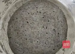 Illustration of how to make steamed buns with black rice noodles and mung bean paste 2