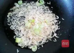 Illustration of how to make three fresh wontons 9